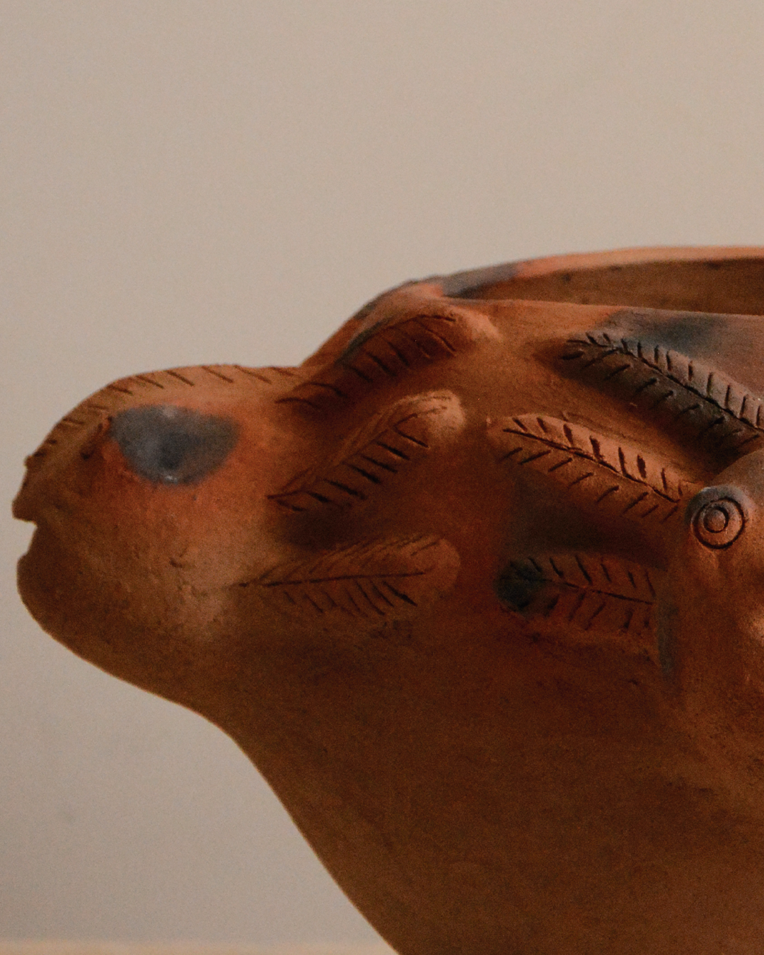 Pot with four clay axolotls